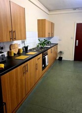 Shared accommodation to rent in Balby Road, Doncaster DN4