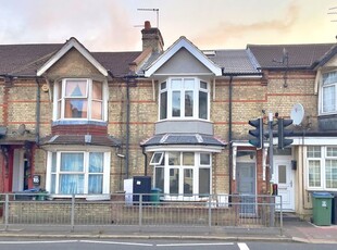 Shared accommodation to rent in Leavesden Road, Watford WD24