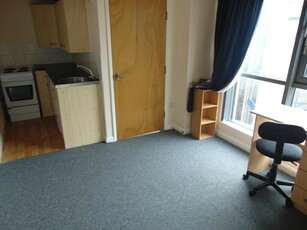 Studio flat for rent in Salisbury Street, SO15