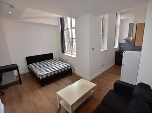 Studio to rent in Albion Street, Leicester LE1