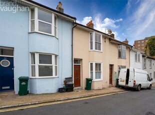 Terraced house to rent in Belgrave Street, Brighton BN2