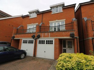 Terraced house to rent in Englefield Green, Surrey, 0Ul TW20