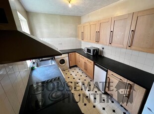 Terraced house to rent in Howard Road, Leicester LE2
