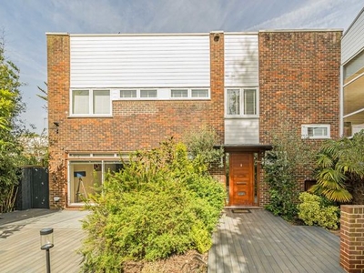 Terraced house to rent in Lord Chancellor Walk, Coombe, Kingston Upon Thames KT2