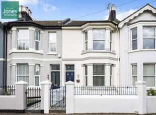 Terraced house to rent in Madeira Avenue, Worthing BN11