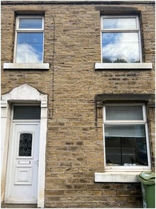 Terraced house to rent in Manchester Road, Huddersfield HD4