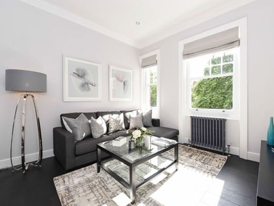 Terraced house to rent in Sloane Gardens, Sloane Square SW1W