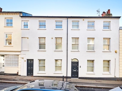 Town house for sale in Richmond Hill, Richmond TW10