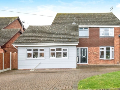Wren Drive, Bradwell, Great Yarmouth - 4 bedroom detached house
