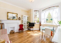 Flat in Greencroft Gardens, South Hampstead, NW6