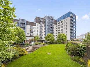 2 bed top floor flat for sale in Trinity