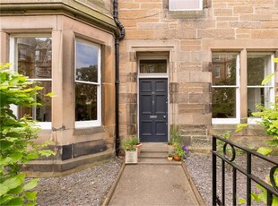 3 bed maindoor flat for sale in Marchmont
