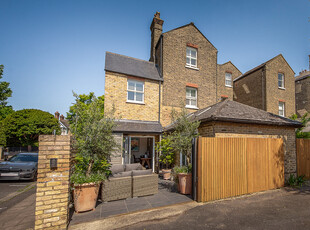 3 bedroom property for sale in Ridgway, London, SW19