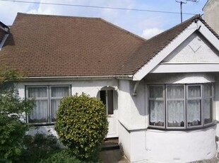 Bungalow to rent in Leslie Road, Gillingham ME7