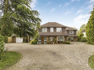 Country house for sale in Pottersheath Road, Welwyn, Hertfordshire AL6