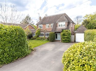 Country house for sale in The Broadway, Wheathampstead, St. Albans, Hertfordshire AL4