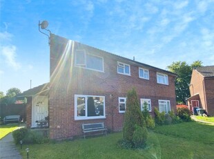 Detached house to rent in Midsummer Road, Snodland, Kent ME6