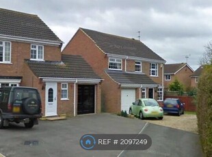 Detached house to rent in Robin Close, Buckingham MK18