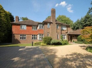 Detached house to rent in Woodland Way, Kingswood, Tadworth KT20