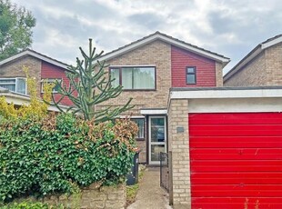 Detached house to rent in Woodstock Road, Bedford MK40