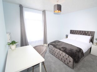 End terrace house to rent in Gillingham, Kent ME7