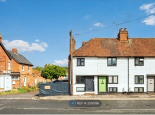 End terrace house to rent in Reading Road, Henley-On-Thames RG9