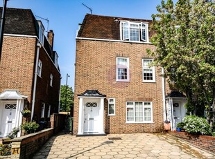 End terrace house to rent in The Marlowes, St Johns Wood, London NW8