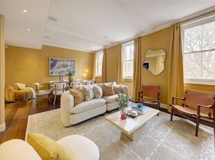 Flat for sale in Ennismore Gardens, London SW7