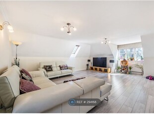 Flat to rent in Arnwood, Winnersh, Wokingham RG41