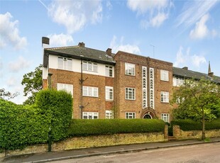 Flat to rent in Chester Close, Richmond TW10
