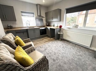 Flat to rent in Church Street, Bawtry, Doncaster DN10