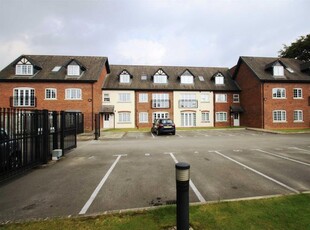 Flat to rent in Dixon Court, Chelford, Macclesfield SK11