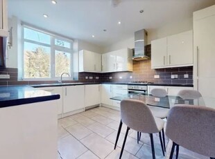 Flat to rent in Finchley Road, St Johns Wood NW8