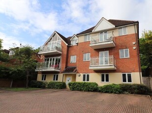 Flat to rent in Fordview, High Wycombe HP11