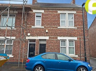 Flat to rent in George Street, Wallsend, Tyne And Wear NE28