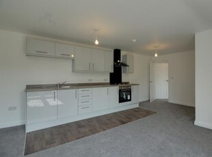 Flat to rent in Hendal Rise, Wakefield WF2