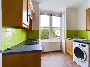 Flat to rent in Langdale Gardens, Hove BN3