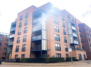 Flat to rent in Maxwell Road, Romford RM7