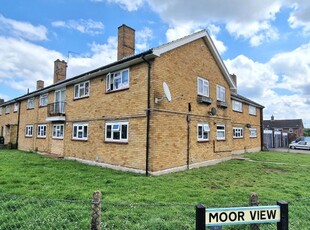 Flat to rent in Moor View, Watford WD18
