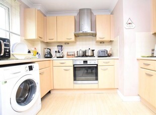 Flat to rent in Oriel House, 121-135 London Road, Romford RM7