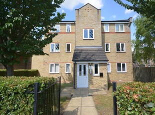 Flat to rent in Parkinson Drive, Chelmsford CM1