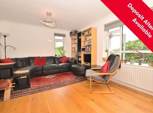 Flat to rent in Station Road, Redhill, Surrey RH1
