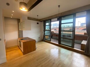 Flat to rent in The Boxworks, Worsley Street, Castlefield M15