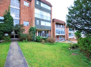 Flat to rent in The Mount, Guildford, Surrey GU2