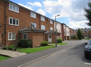 Maisonette to rent in Gillbent Road, Cheadle Hulme, Cheshire SK8