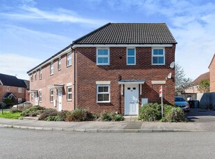 Maisonette to rent in Hudson Way, Grantham NG31