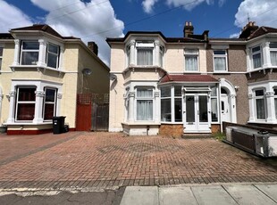 Property for sale in Kinfauns Road, Goodmayes, Ilford IG3