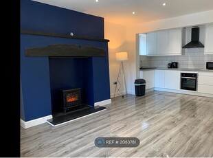 Room to rent in Halifax Road, Huddersfield HD3