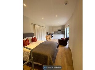 Room to rent in Pine Road, Woking GU22