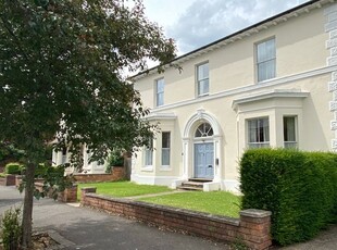 Room to rent in Russell Terrace, Leamington Spa, Warwickshire CV31